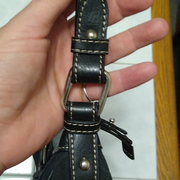 Adorable black Nine west shoulder bag.EUC - Picture 3 of 8